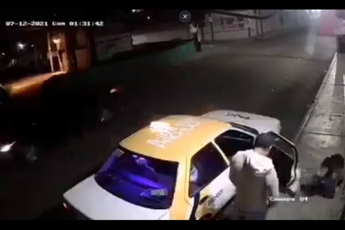 Pachuca: Taxista golpea brutalmente a mujer, lo denuncian en redes