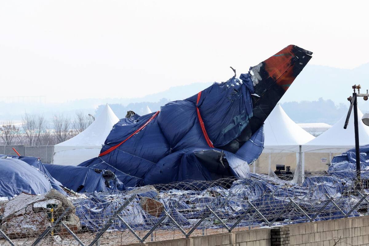 FOTODELDÍA MUAN (COREA DEL SUR), 11/01/2025.- Fotografía tomada este sábado de los restos del avión de pasajeros de la compañía Jeju Air que se estrelló el 29 de diciembre en el aeropuerto de Muan (Corea del Sur). EFE/ Yonhap / ***SOLO USO EDITORIAL/SOLO DISPONIBLE PARA ILUSTRAR LA NOTICIA QUE ACOMPAÑA (CRÉDITO OBLIGATORIO)***