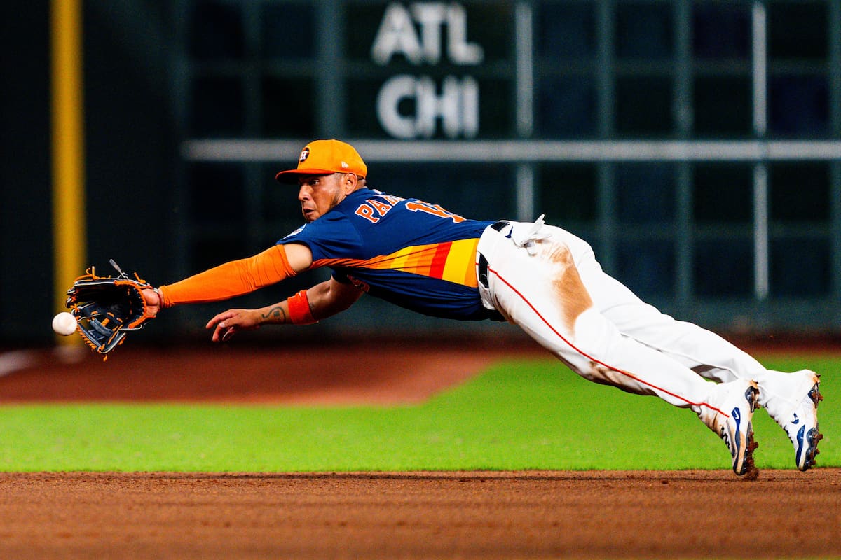 El sonorense Isaac Paredes hace una gran jugada en la tercera base de los Astros de Houston. (Foto: Archivo GH)