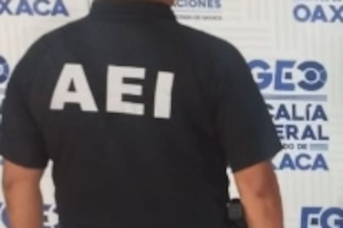 Agente de la AEI suspendido en Oaxaca tras ser captado manipulando arma de forma riesgosa