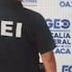 Agente de la AEI suspendido en Oaxaca tras ser captado manipulando arma de forma riesgosa
