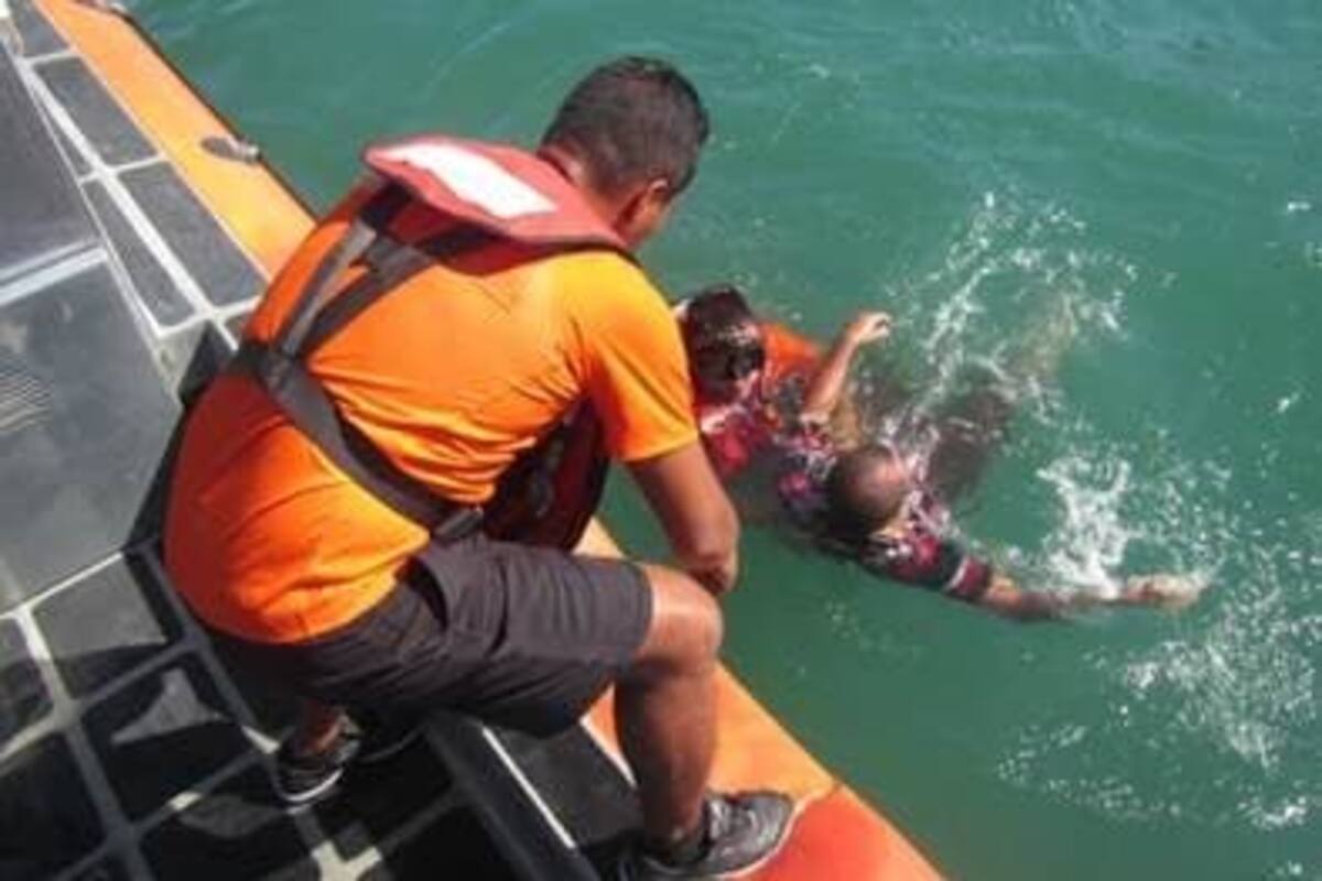 Militares rescatan a tres pescadores ribereños al Sur de Guaymas