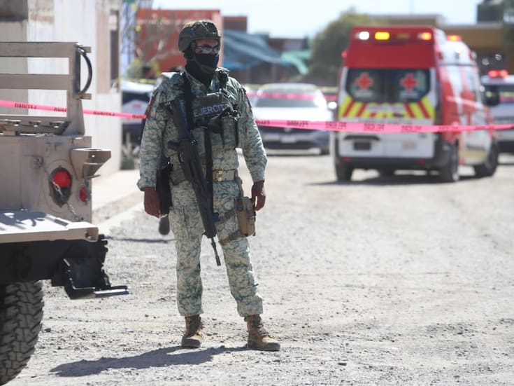 Hombre de 35 años es atacado a balazos en la colonia Los Pinos; irrumpen en su domicilio y lo hieren en el brazo