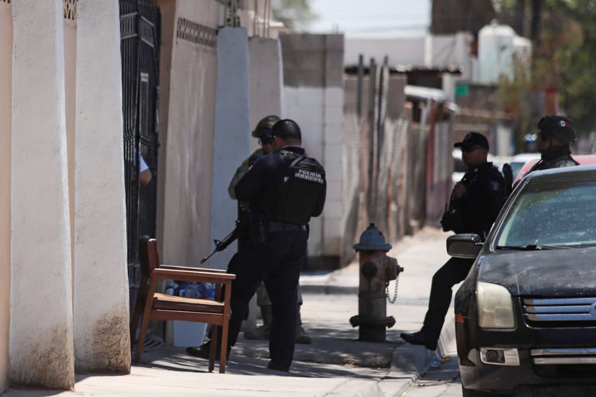 Al menos 14 sujetos detenidos tras cateo en colonia Hidalgo