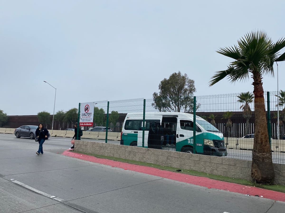 De acuerdo al IMOS, solamente existe la ruta R19, que comprende un punto de salida o entrada desde Villa del Prado I, pasando por Bulevar 2000 y desembocando hacia Otay Aeropuerto en dirección a la Zona Centro.
