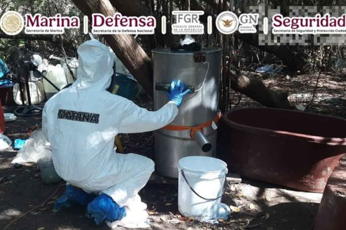 Aseguran en Sinaloa más de 4 mil kilogramos de metanfetamina y neutralizan dos laboratorios clandestinos