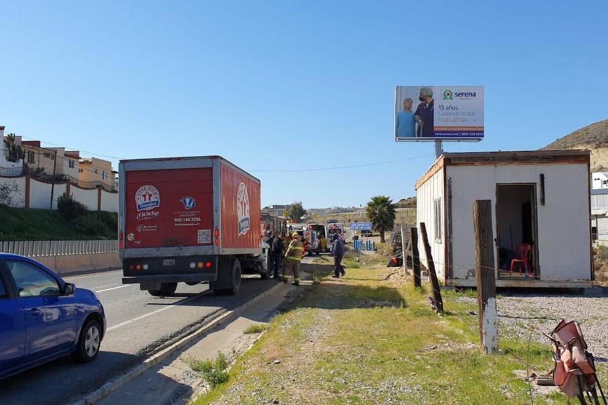 Aparatoso accidente en carretera libre a Rosarito-Ensenada