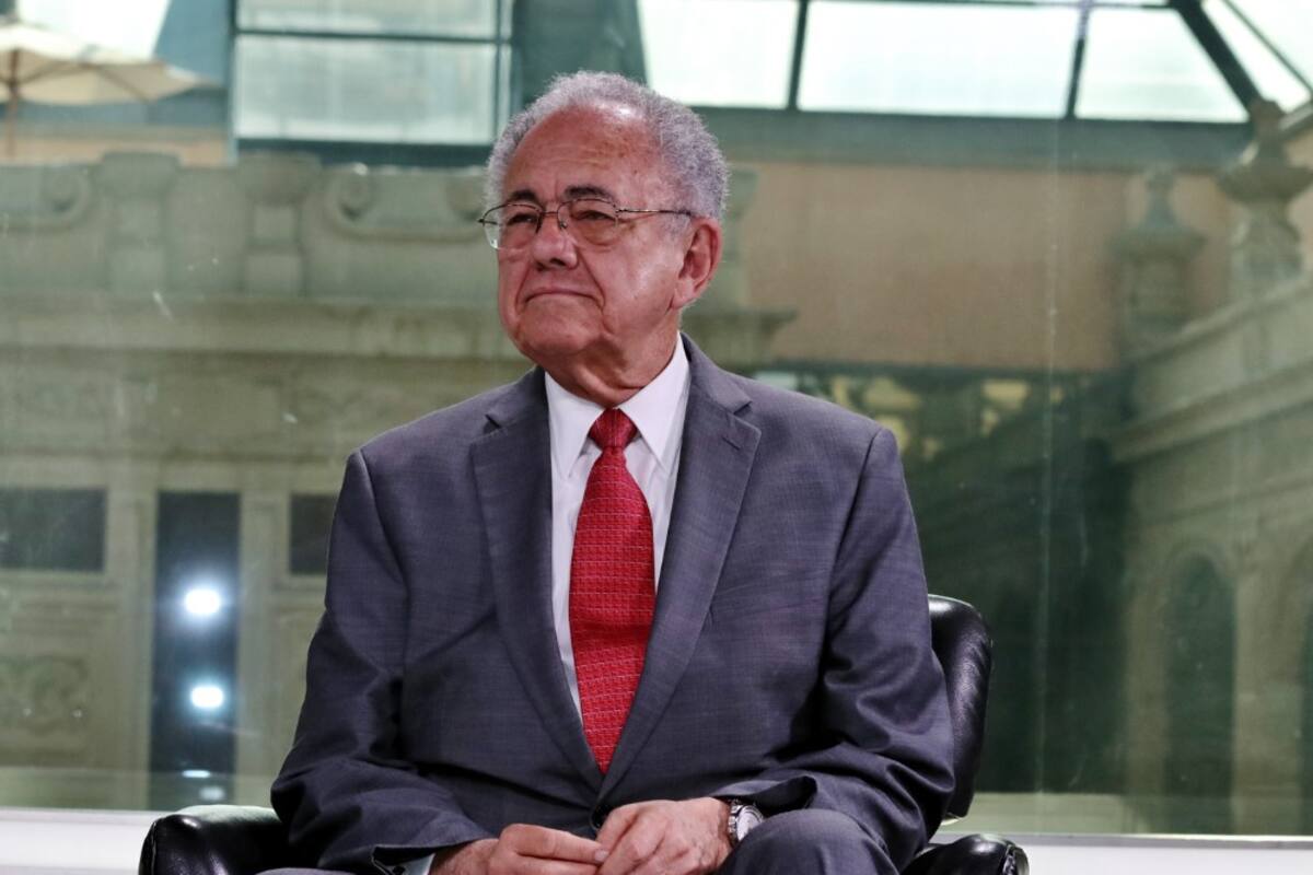 Jiménez Espriú rechaza que esté en riesgo construcción de nueva terminal área