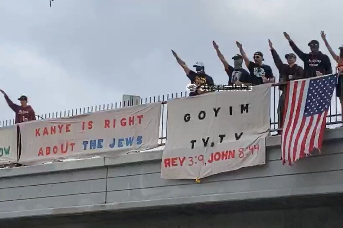 "Kanye tiene razón sobre los judíos" grupo antisemita replica discurso de odio en Los Ángeles