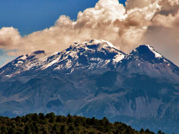 Policía de Alta Montaña de la SSEM auxlia a turistas del Parque Nacional Iztaccíhuatl-Popocatépetl