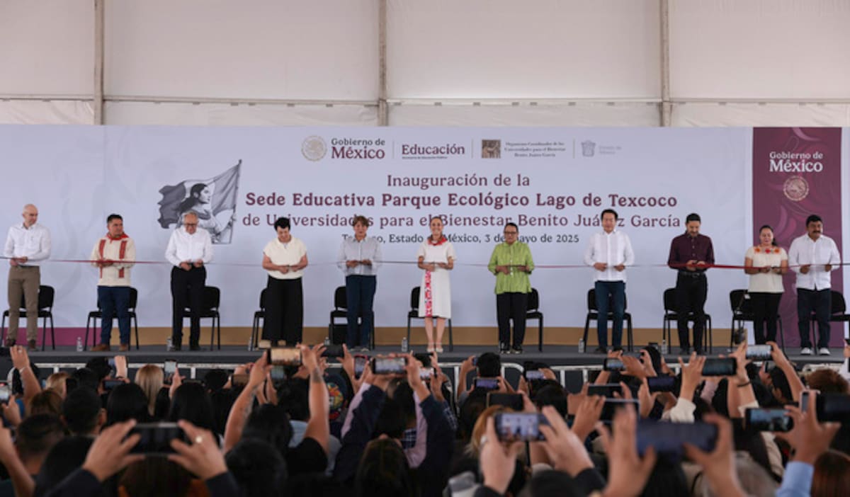 La doctora Claudia Sheinbaum Pardo, presidenta de México, realiza el corte de listón en la inauguración de la Universidad para el Bienestar, sede Parque Ecológico Lago de Texcoco. Texcoco, Estado de México.
| Foto: Presidencia, Gobierno de México
