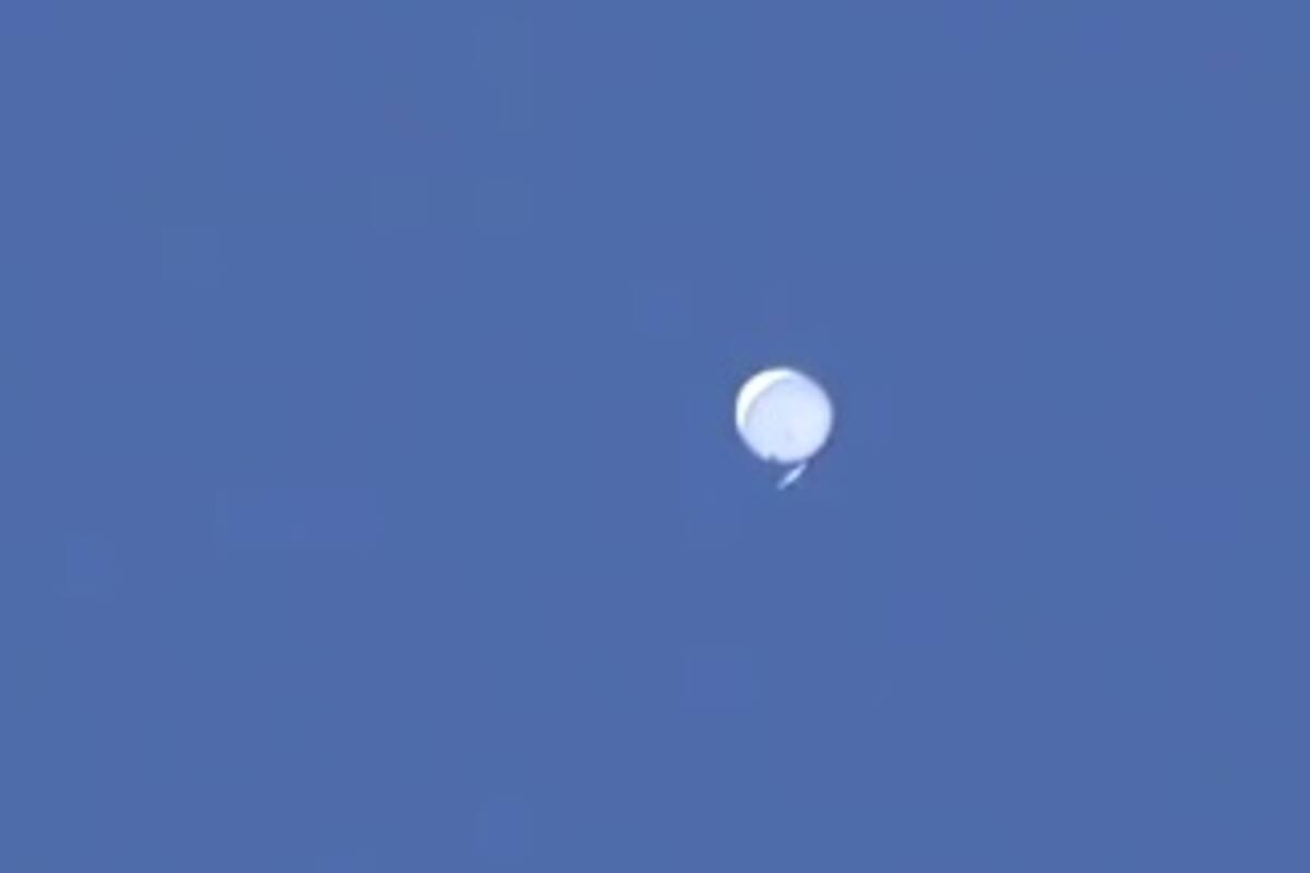 VIDEO: Captan extraño objeto en el cielo de Japón