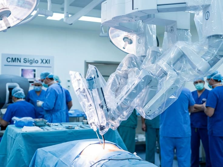 Hazaña médica en el Siglo XXI: El robot Da Vinci del IMSS salva a Erika de un complejo cáncer con una cirugía de ultraprecisión que revoluciona la salud pública