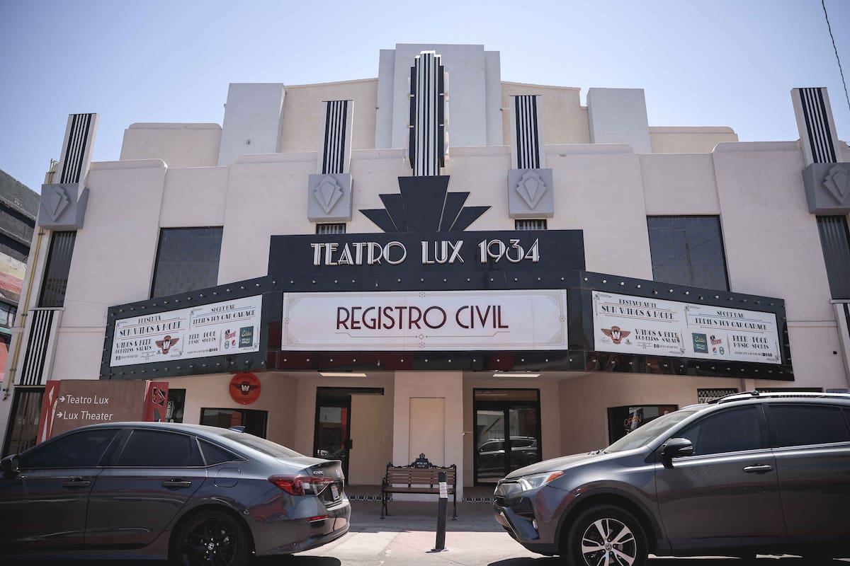 Renta del Teatro Lux supera los 500 mil pesos mensuales; contrato fija pago en dólares y exhibe vínculos políticos