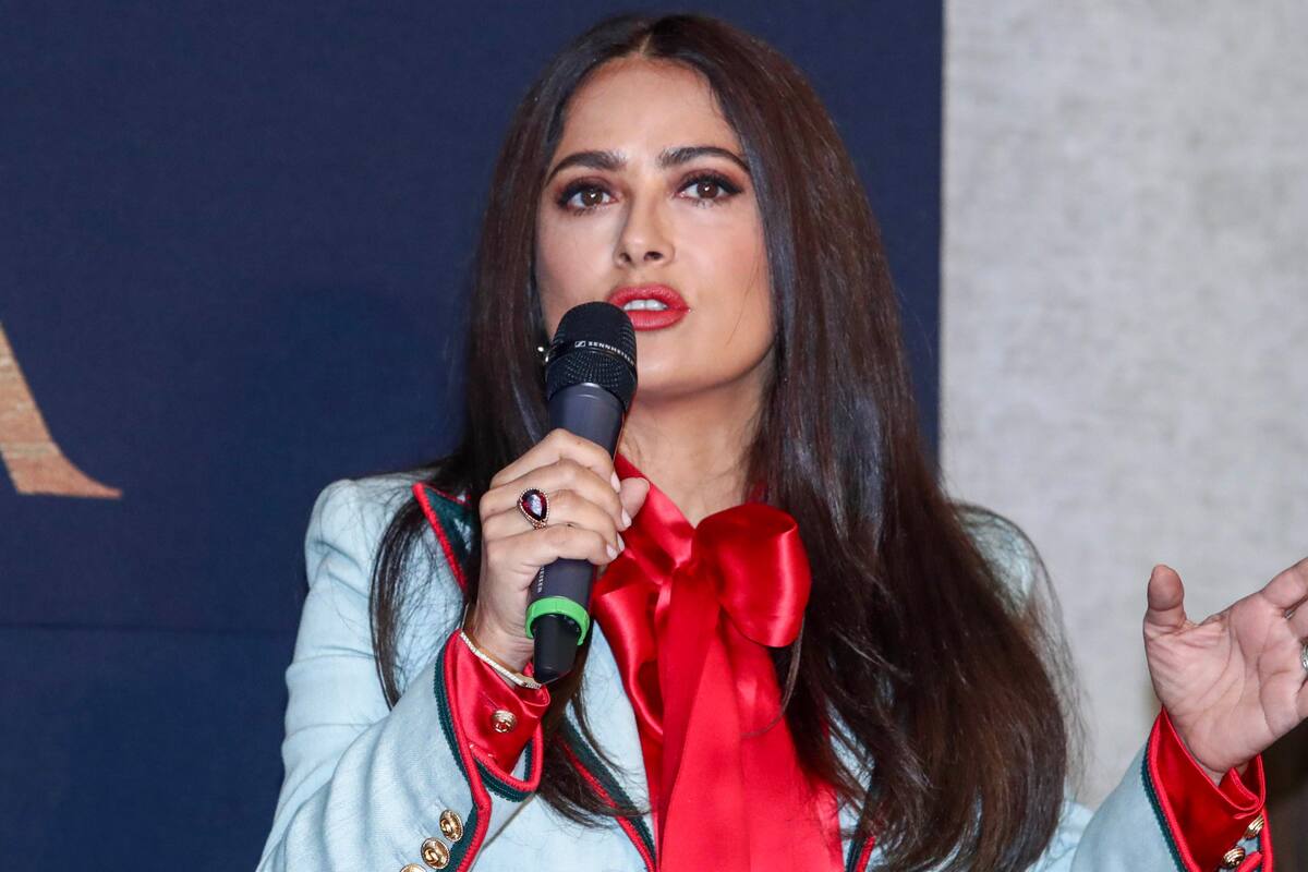 Salma Hayek no habla mal de México y así lo protege
