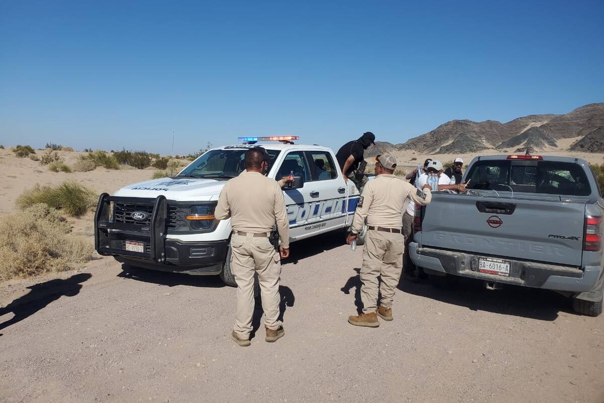Rescatan a equipo de cineastas cerca de la Laguna Salada