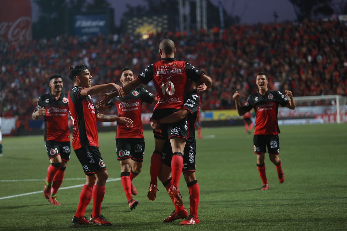 ¿Cuál es la historia detrás de Xolos y que todos sus jugadores usen taquetes rojos?