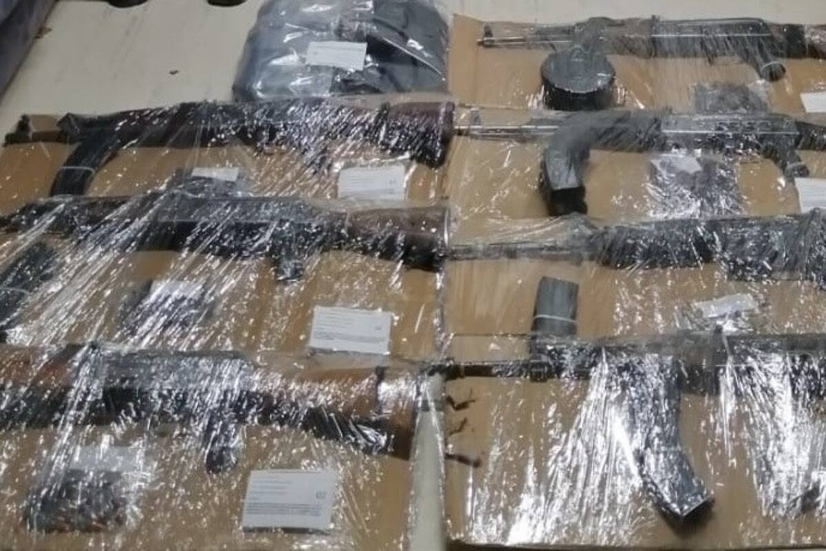Detienen a dos y aseguran 7 fusiles, cargadores y cartuchos en Caborca