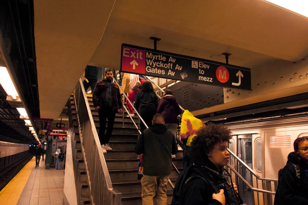 VIDEO: Empujan a joven a las vías del metro de NY y su trauma lo llevó a querer suicidarse