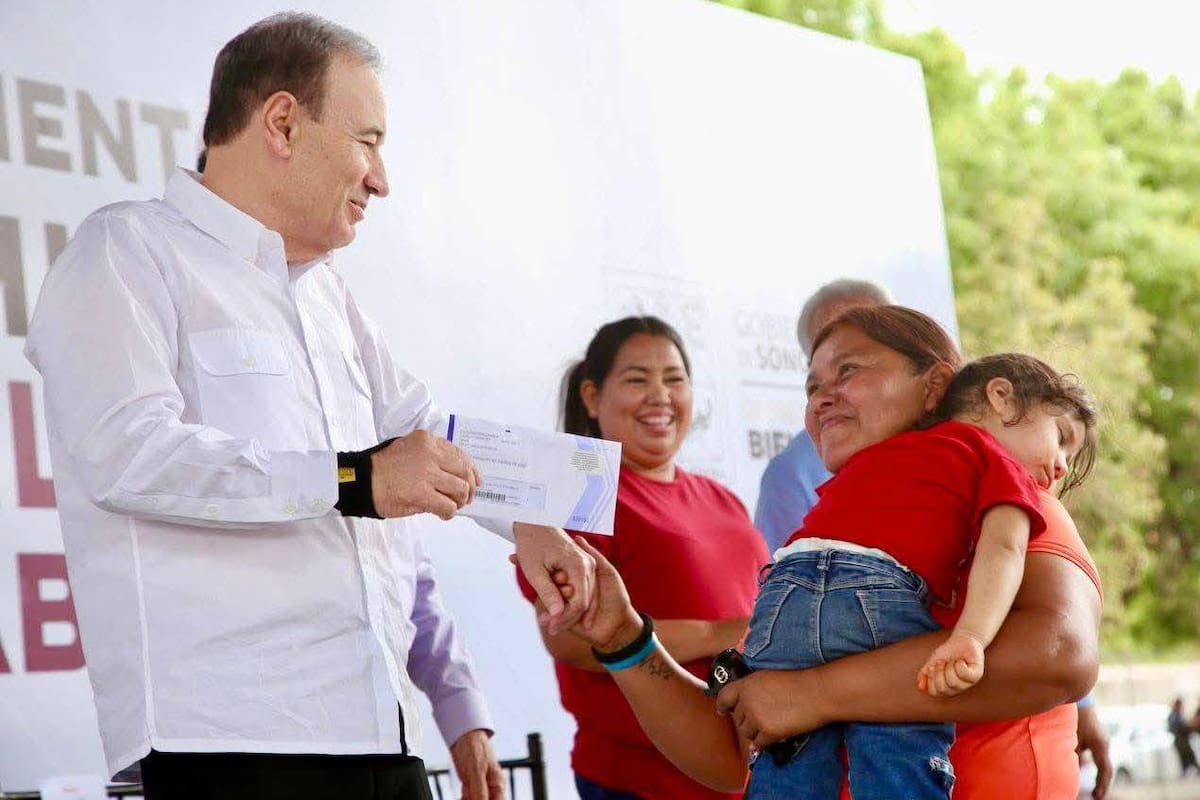 Entrega gobernador más de mil 800 tarjetas de apoyo a familias vulnerables en el sur de Sonora