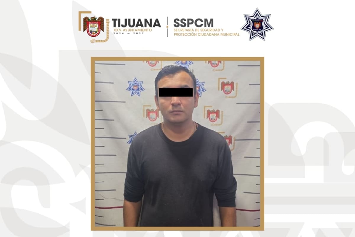 Detienen a hombre por presuntamente golpear y amenazar de muerte a su pareja en Tijuana