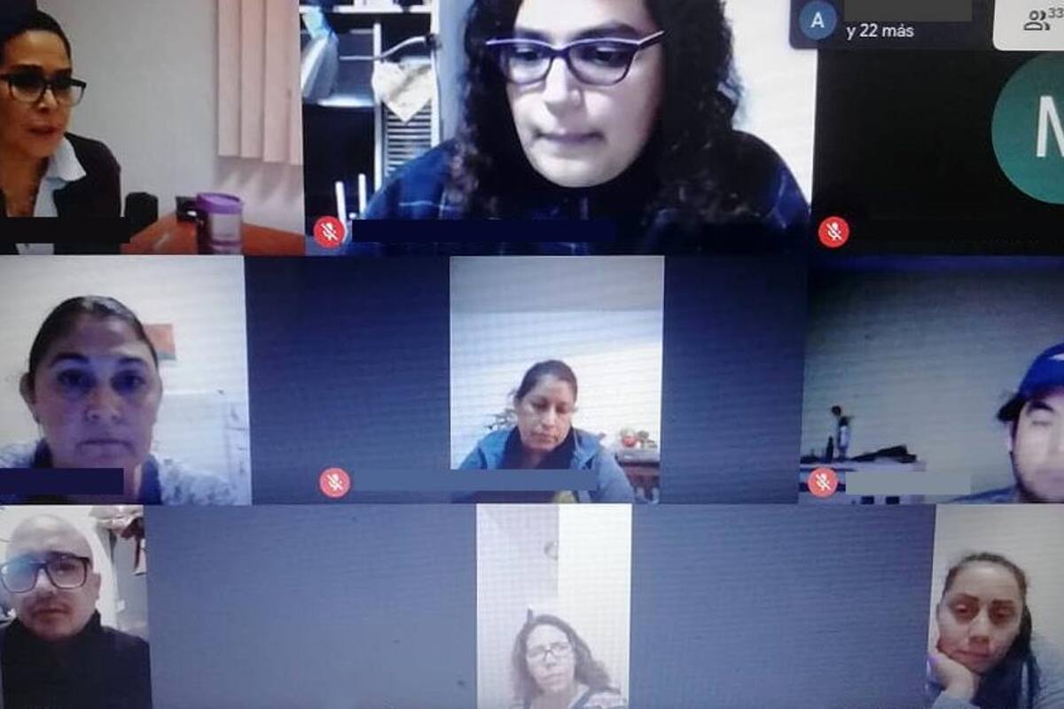 Clases en casa afectan ánimo de maestros