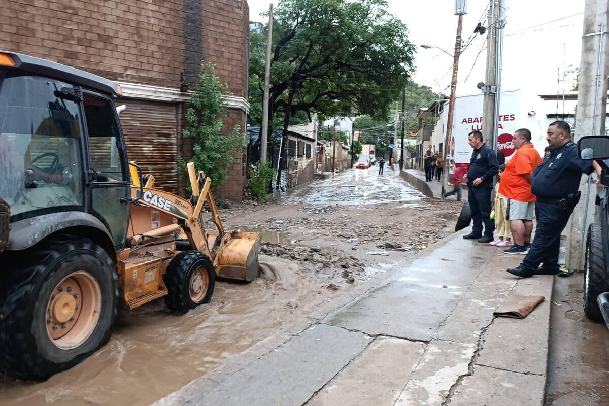 Causa estropícios viales lluvia monzónica en Nogales
