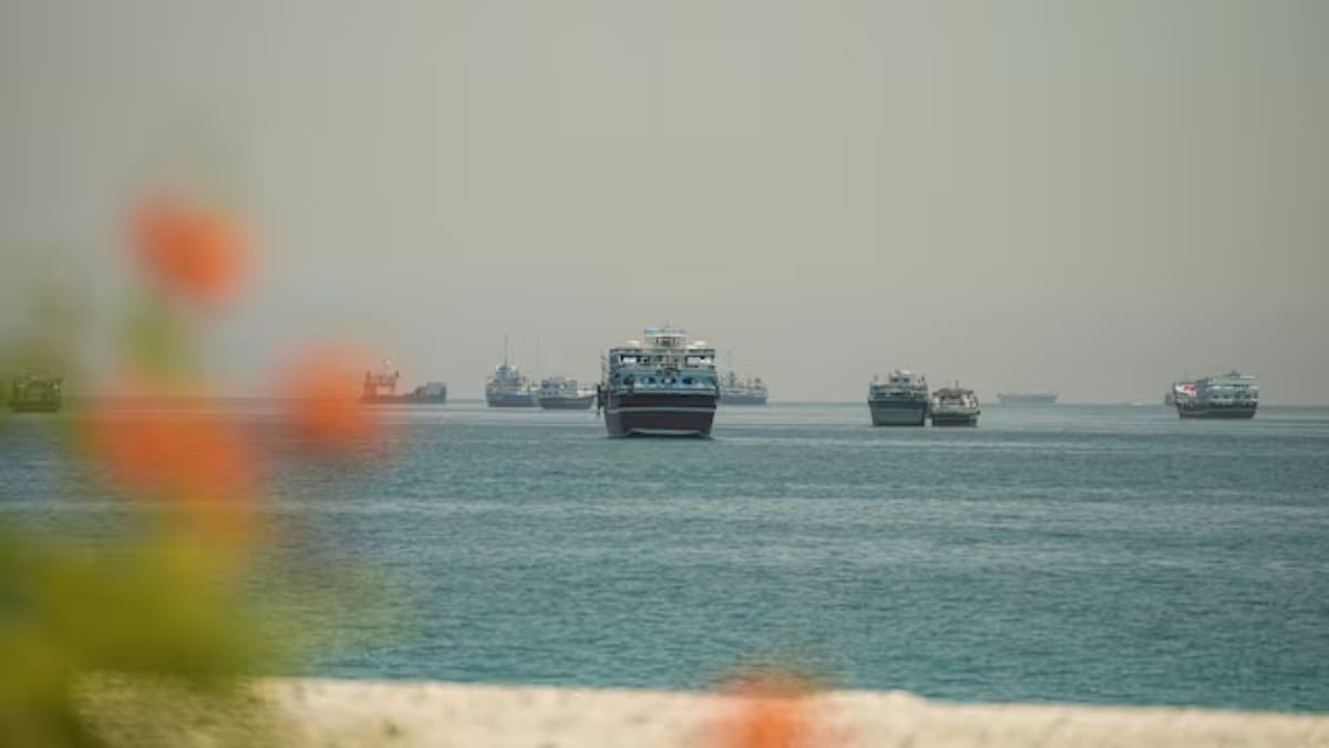Ocho buques llegaron a Ormuz, dieron media vuelta y cuatro acabaron por la ruta de Irán: la reapertura deja a las navieras entre avanzar, esperar o cambiar de camino