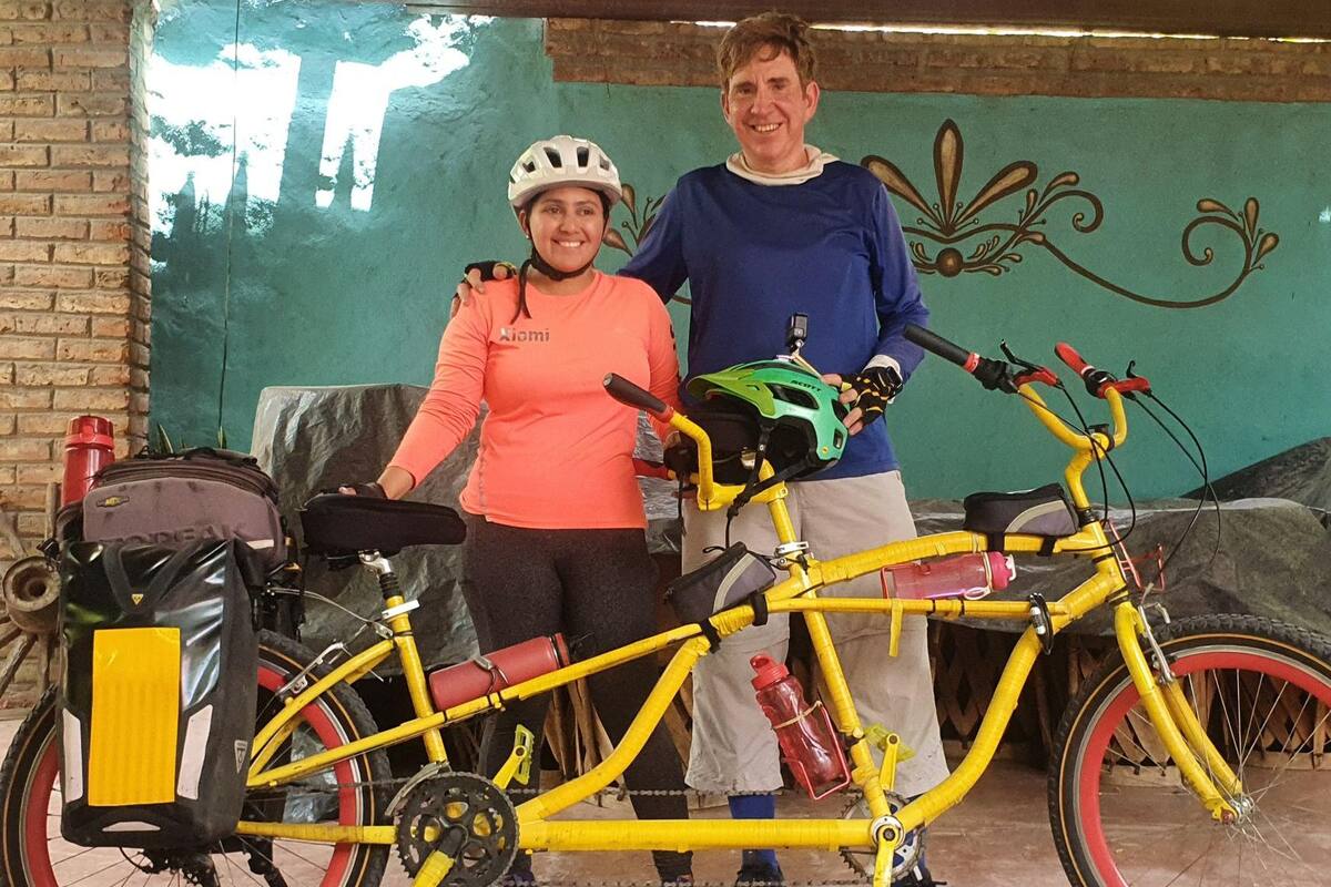Xiomi y Juan Pablo quieren ser la primer pareja en recorrer México en bicicleta doble