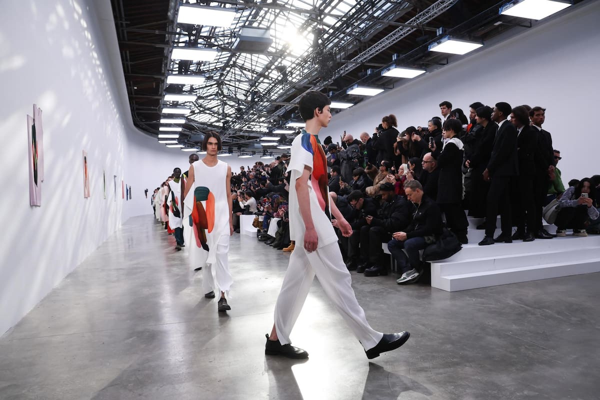 Modelos presentan creaciones durante la colección Otoño/Invierno 2024/2025