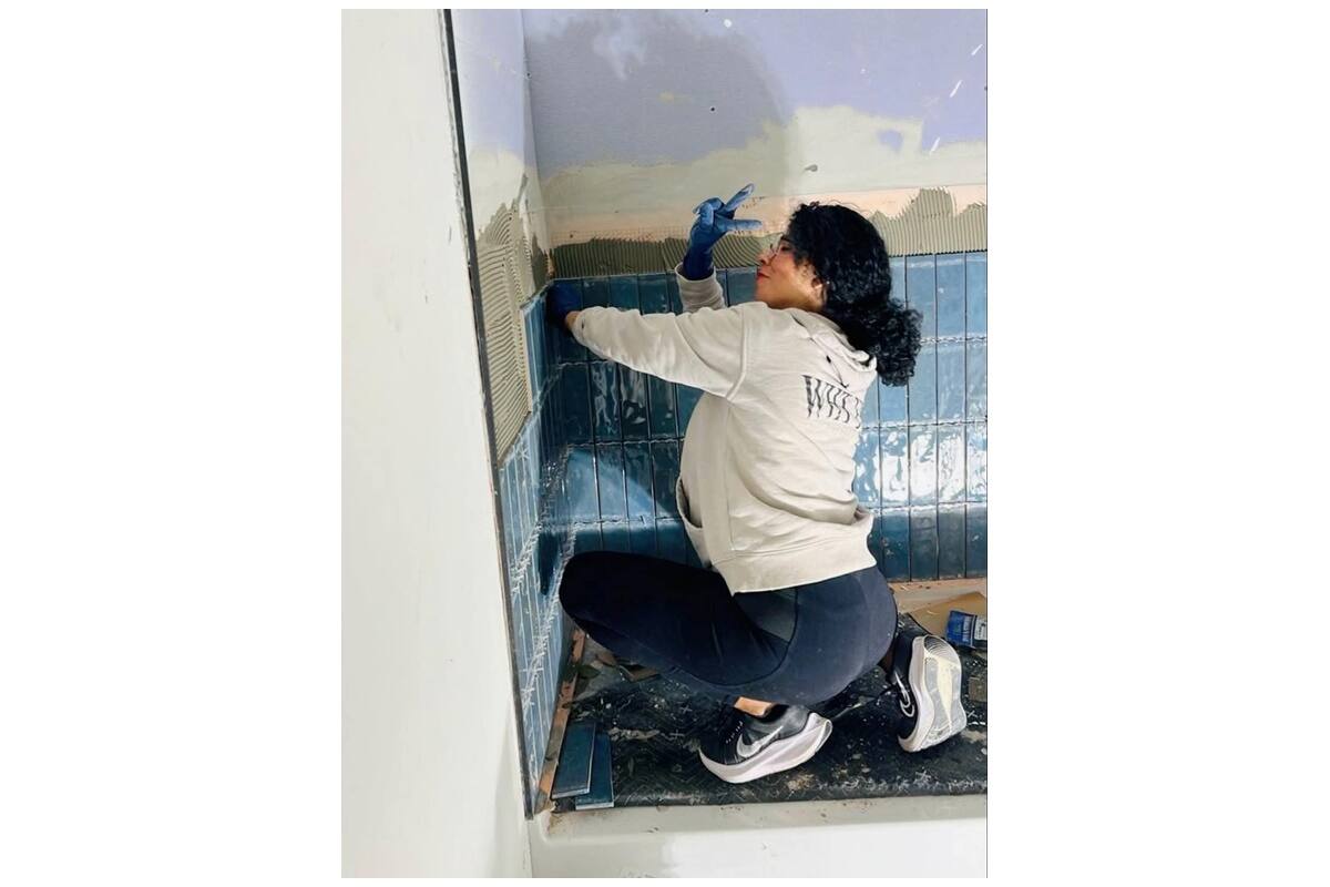 Brissa pasa la mayor parte del año trabajando en Estados Unidos, en el ramo de la construcción.