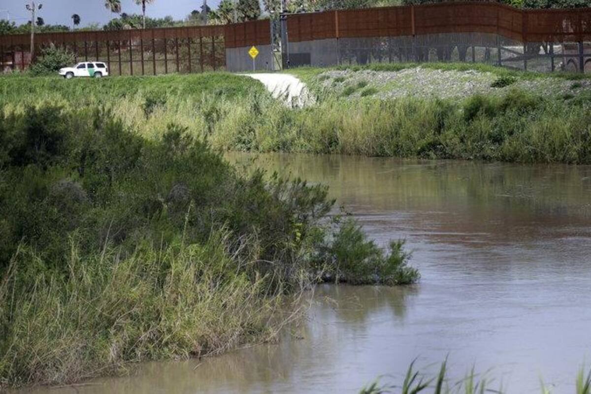 Hallan muerto a bebé en río Bravo tras volcadura de balsa