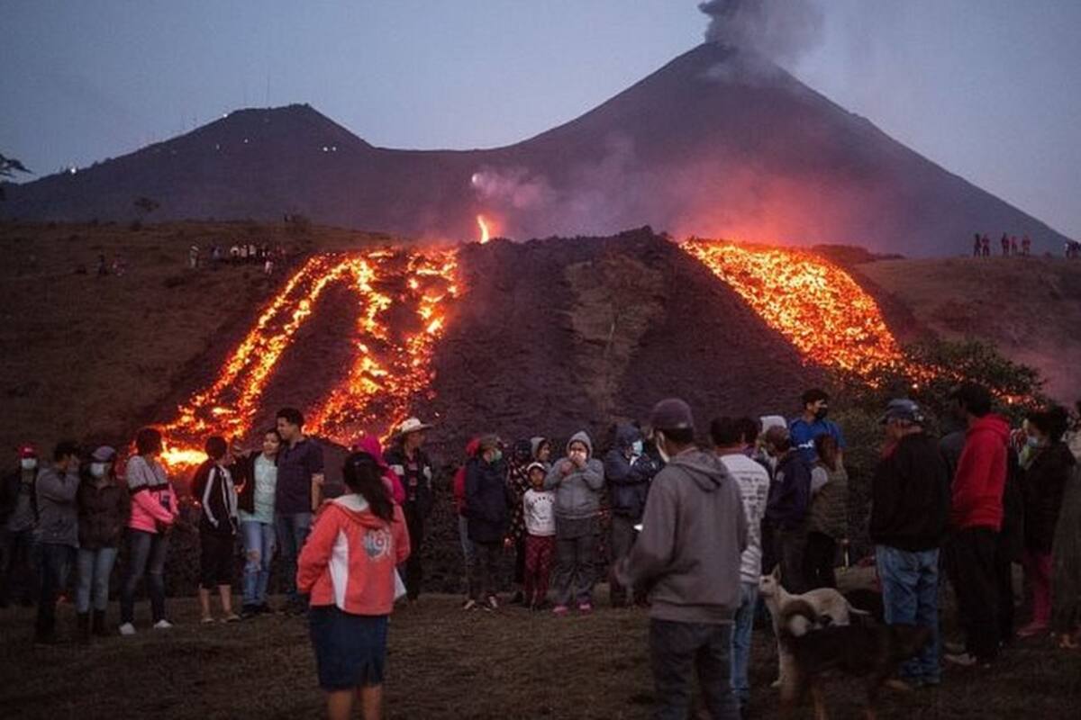 Guatemala: la lava del volcán Pacaya amenaza con tragarse a la localidad de Patrocinio