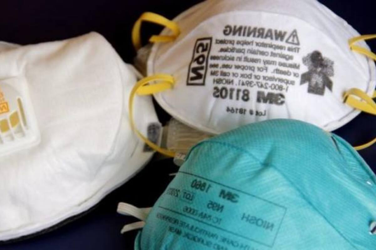 Roban mascarillas a enfermera