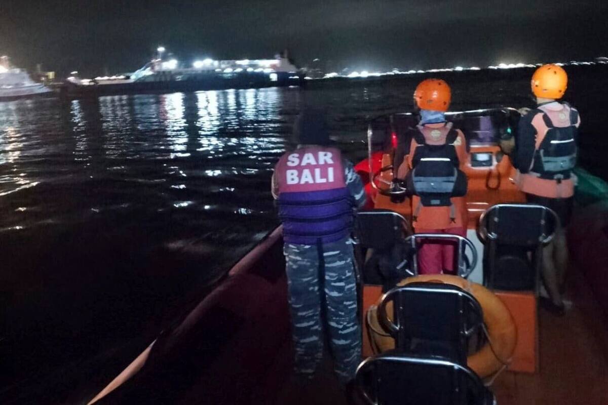 Mueren al menos 4 personas y 32 continúan desaparecidas tras hundimiento de ferry cerca de Bali