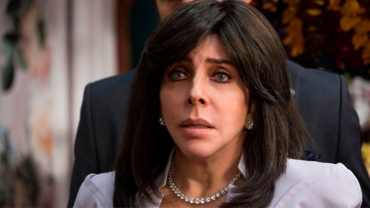 Fotografía cedida por Netflix de la actriz Verónica Castro. Pocos personajes de telenovelas latinoamericanas se han convertido en leyenda sin ser madres, por buenas, sufridas o malvadas. Las mejores y las peores son hoy en día protagonistas de memes, nuevas versiones y hasta tributos en series y películas. EFE/ Netflix