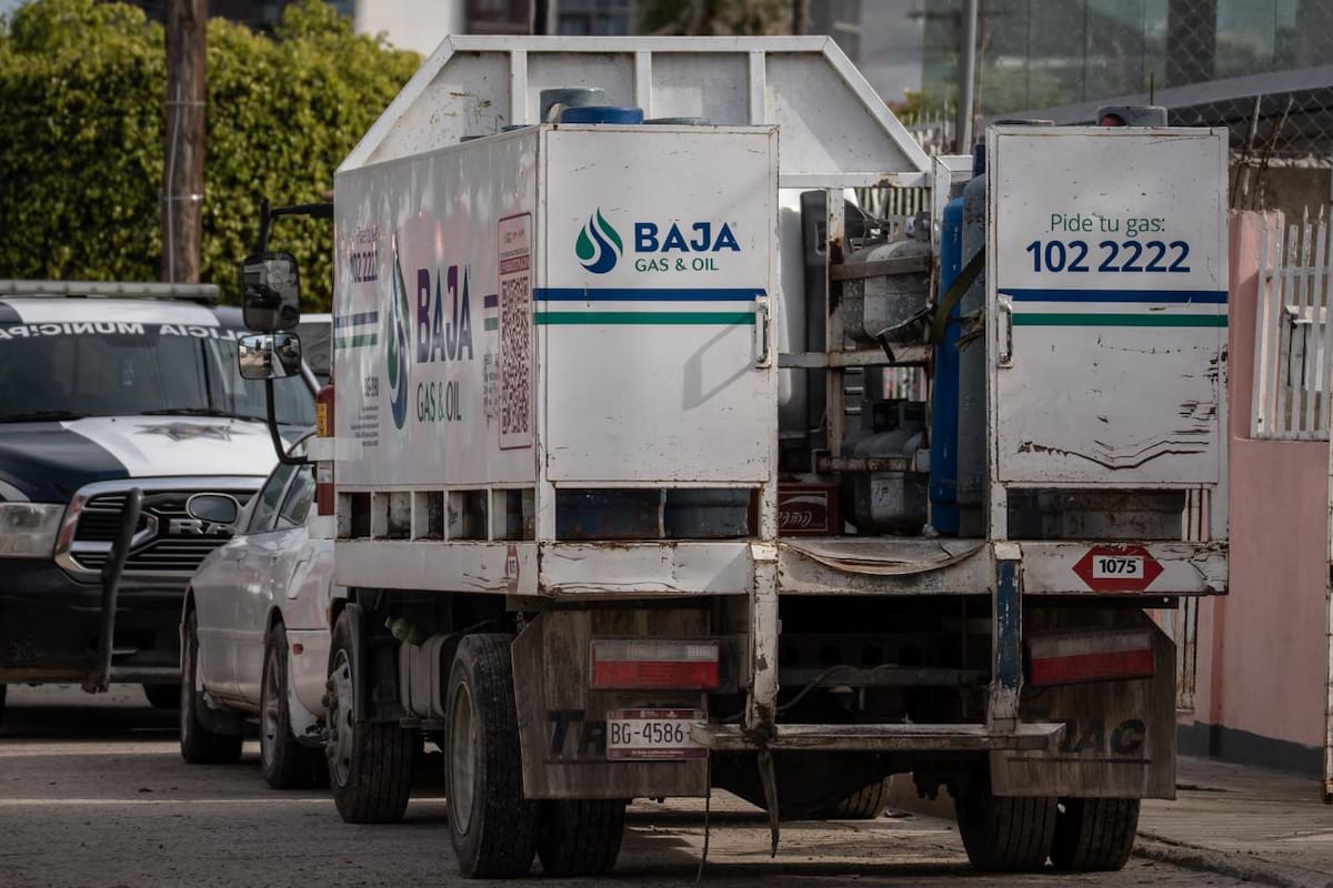 El estallido ocurrió tras un acumulamiento de gas y el uso de un dispositivo electrónico, lo que provocó daños estructurales en la parte trasera del domicilio. Foto: Border Zoom