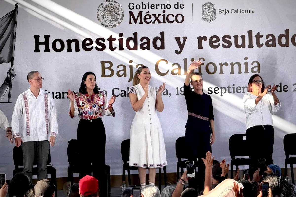 Convoca Sheinbaum a ciudadanos, funcionarios y personajes públicos que abarrotan la avenida Revolución en Tijuana