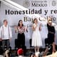 Convoca Sheinbaum a ciudadanos, funcionarios y personajes públicos que abarrotan la avenida Revolución en Tijuana