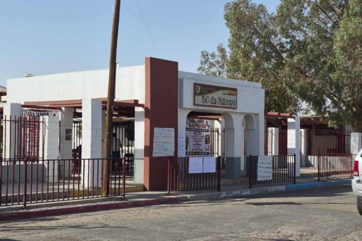 Madres de familia se enfrentan por protesta en primaria 24 de Febrero en Mexicali