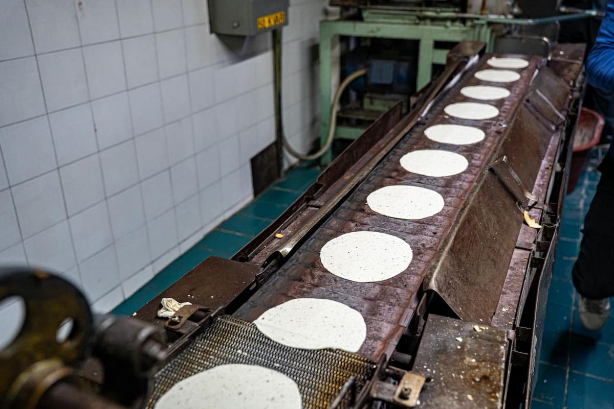 Comerciantes señalan que el abasto de insumos se mantiene estable y que el suministro de maíz continúa sin contratiempos. Foto: Border Zoom