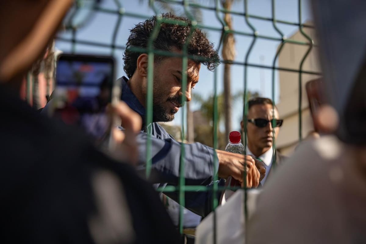Aficionados de la selección de Irán se reunieron en Tijuana con mariachi y pancartas para despedir a los jugadores antes de su entrenamiento en el Estadio Caliente. Foto: Border Zoom.