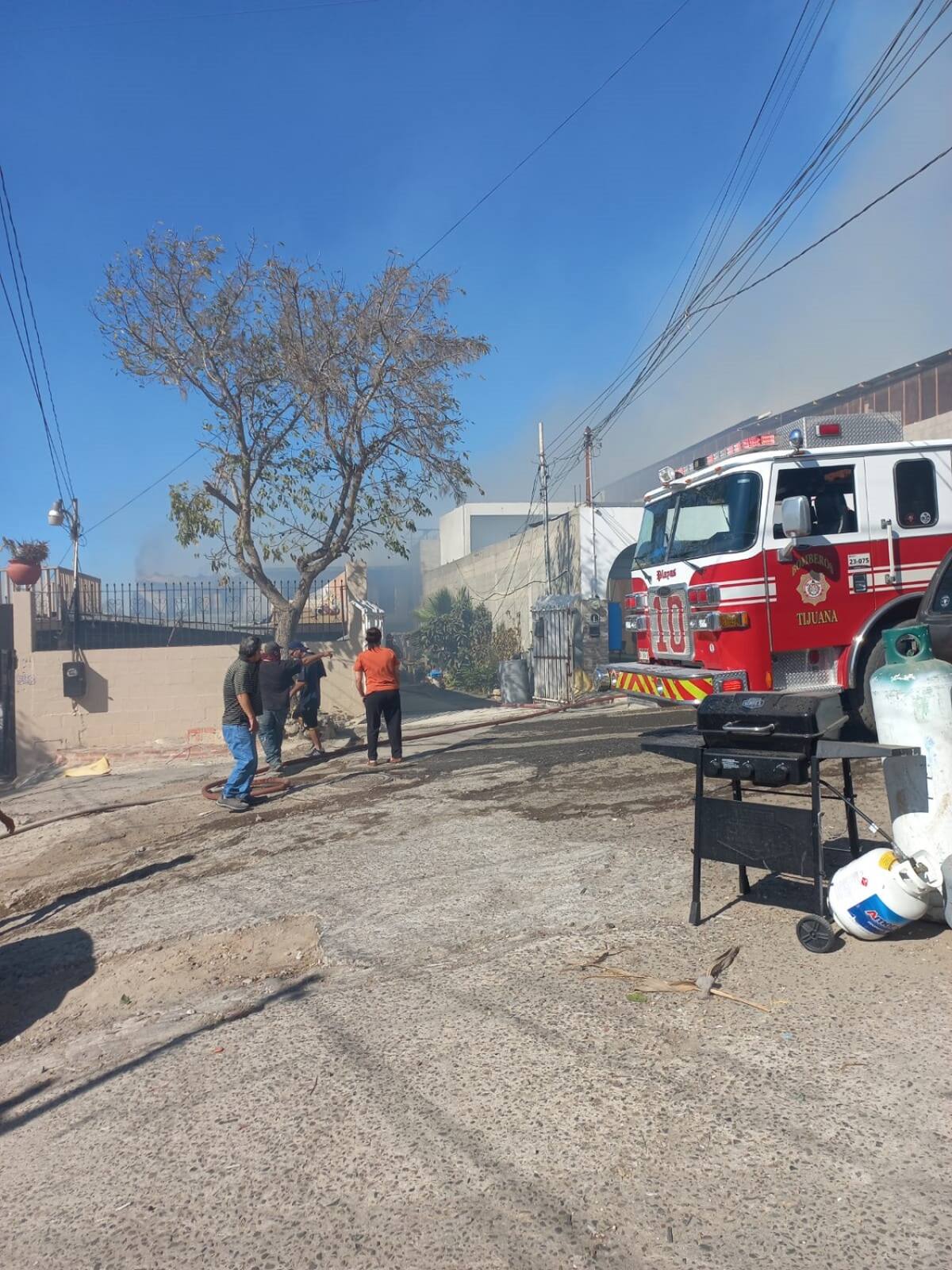 Elementos de Bomberos atendieron el reporte y sofocaron las llamas.