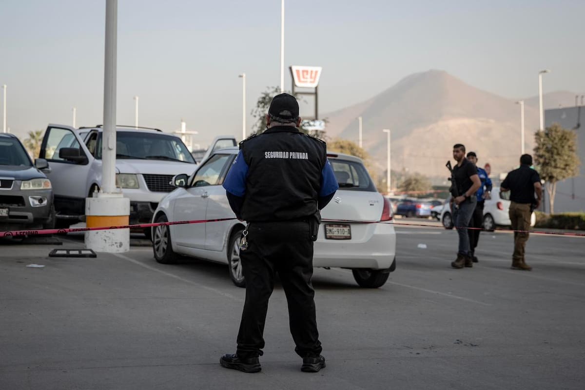 Guardias de seguridad de la Plaza Sendero agredieron físicamente a reportero