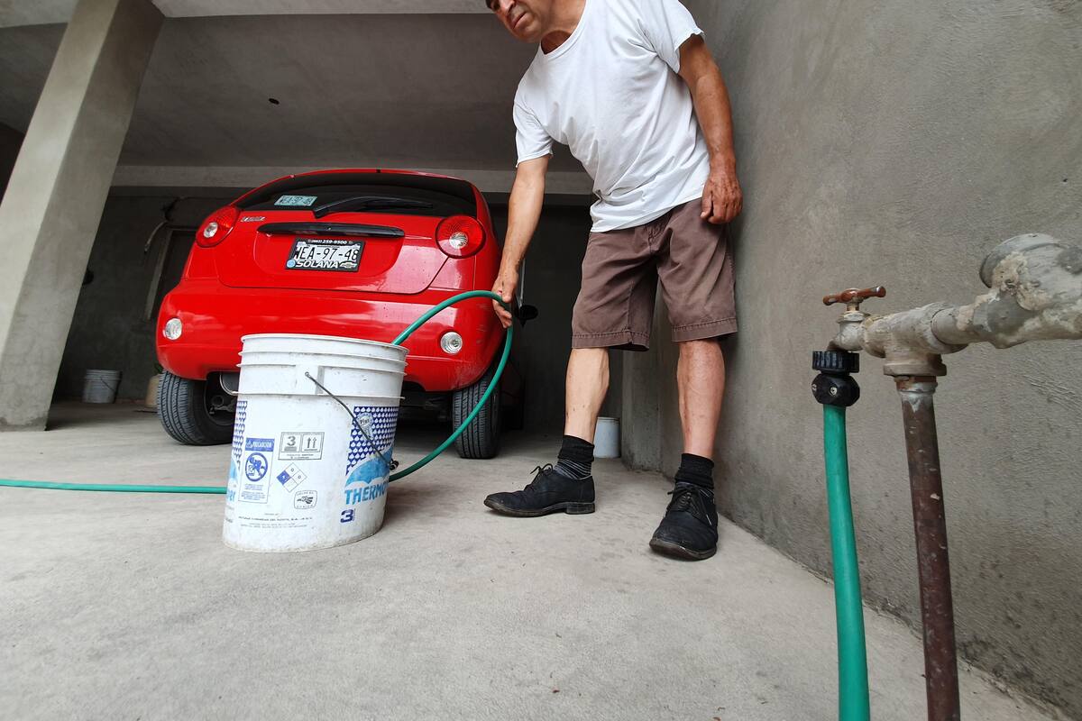 Batallan con el agua en Villa Sonora