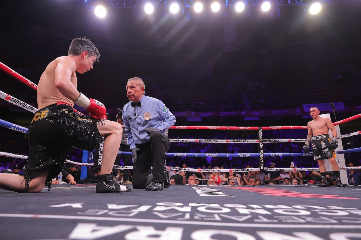 "Mis respetos para Karim, hizo una gran pelea", dijo Estrada al finalizar. Foto: Eleazar Escobar