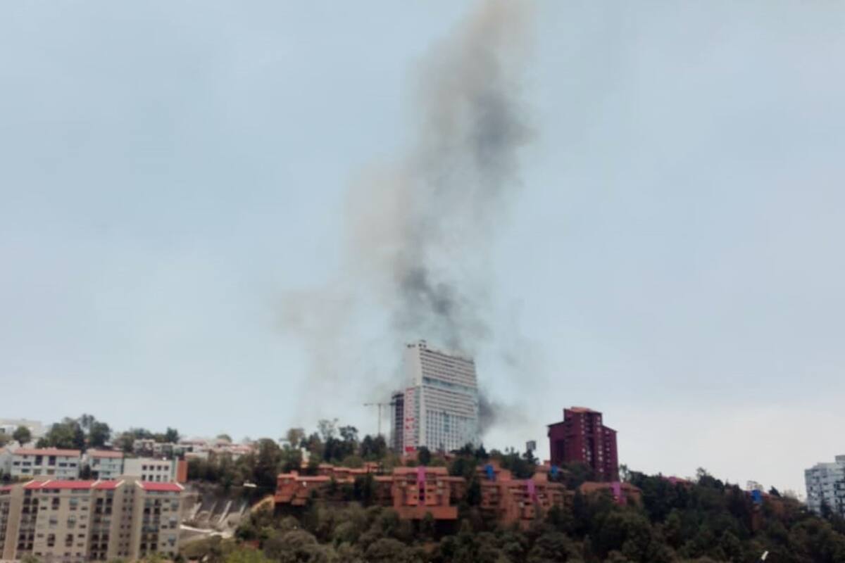Reportan incendio en terreno baldío en Santa Fe