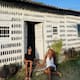 Ante crisis de vivienda y basura, dos mujeres construyeron su propio hogar con botellas desechadas y pusieron en evidencia el vínculo entre crisis ambiental, desigualdad social y acceso a un techo digno