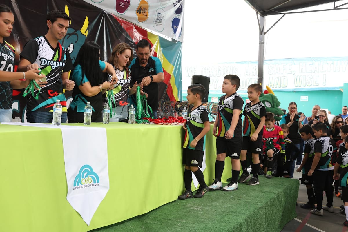 SE CORONA CENTRO DE EDUCACIÓN BILINGÜE EN SU 19 COPA DRAGONES