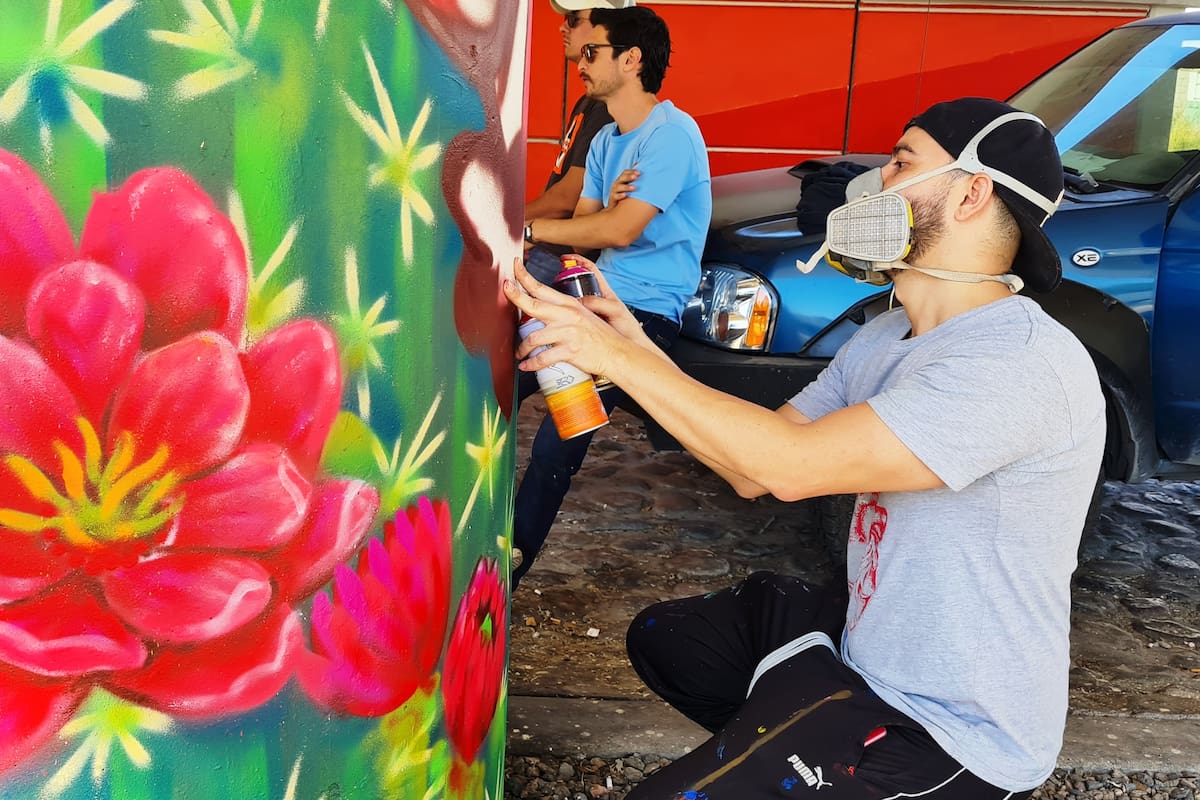 Pintan el desierto sonorense en puente Bicentenario